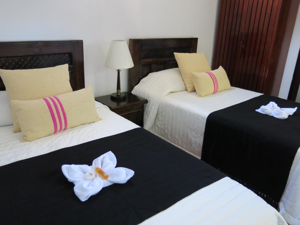 The Wooden House Hotel Puerto Villamil Exterior photo